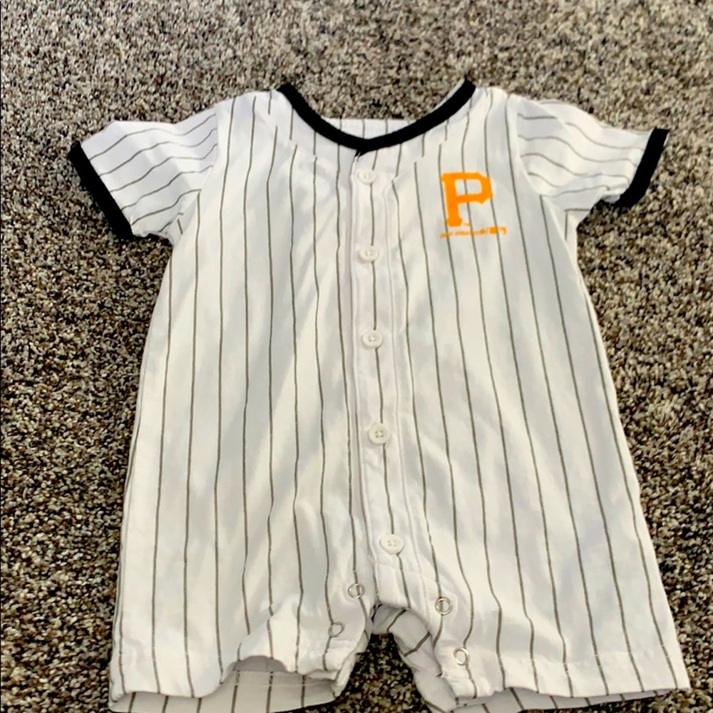 Pittsburgh pirates outfit never worn